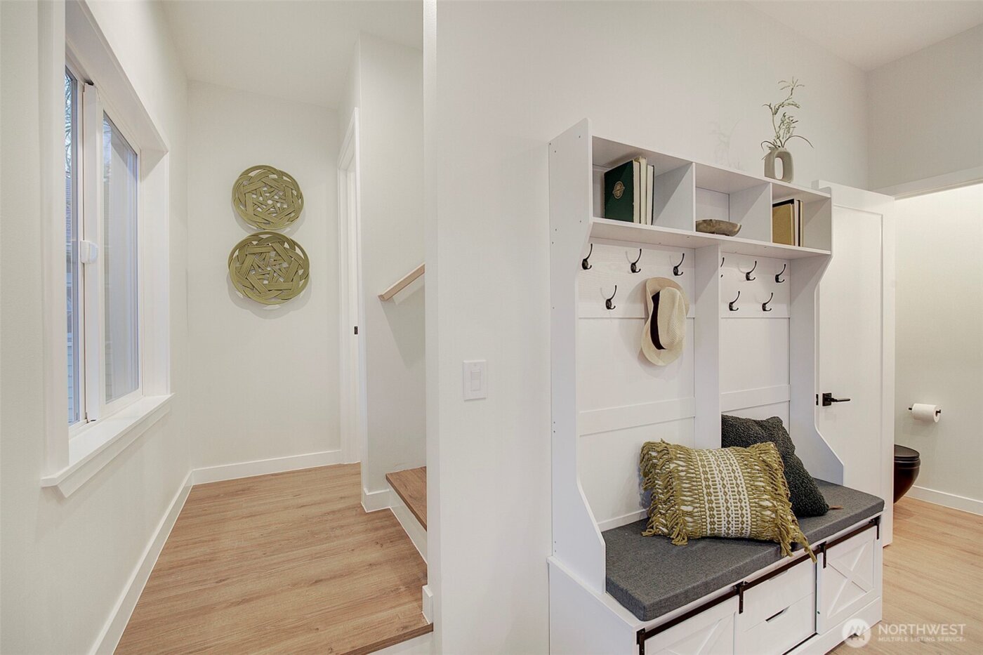 7008 Linden Avenue N, Seattle, WA 98103-5108