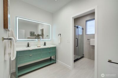 7008 Linden Avenue N, Seattle, WA 98103-5108 - Photo 31