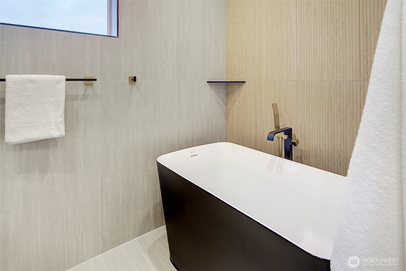 7008 Linden Avenue N, Seattle, WA 98103-5108