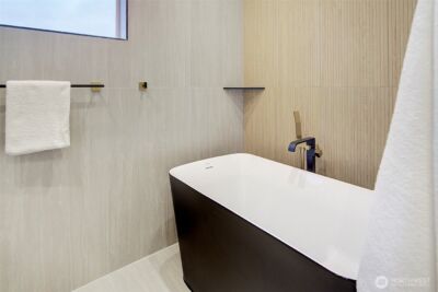 7008 Linden Avenue N, Seattle, WA 98103-5108 - Photo 33