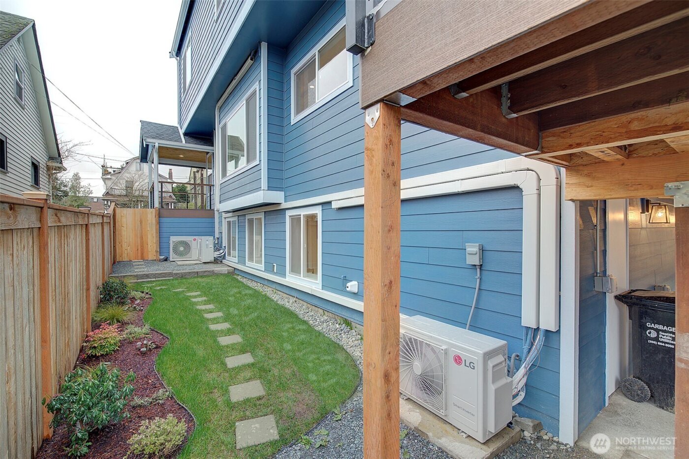 7008 Linden Avenue N, Seattle, WA 98103-5108