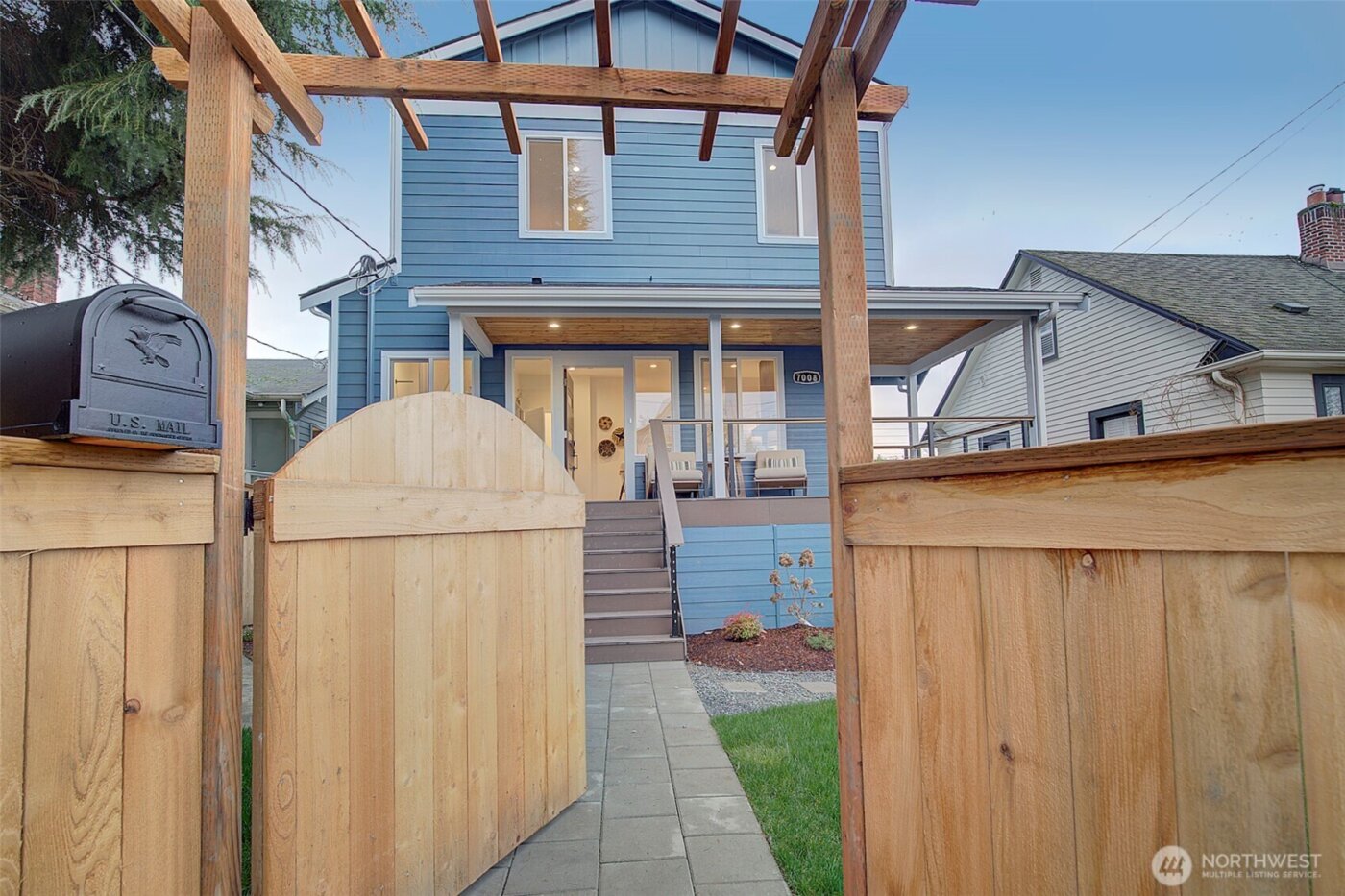 7008 Linden Avenue N, Seattle, WA 98103-5108