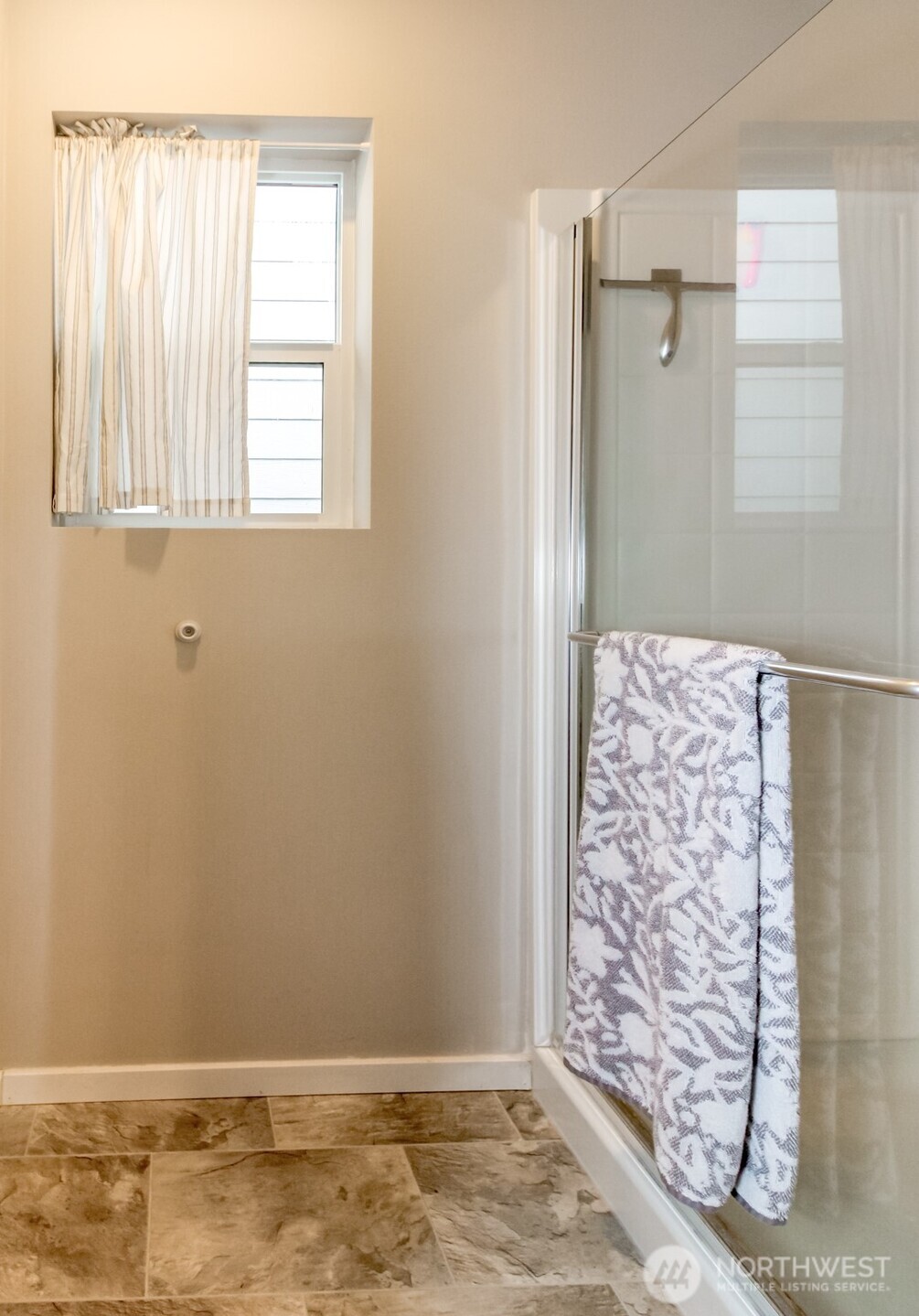 18408 Alpine Way E, Puyallup, WA 98374