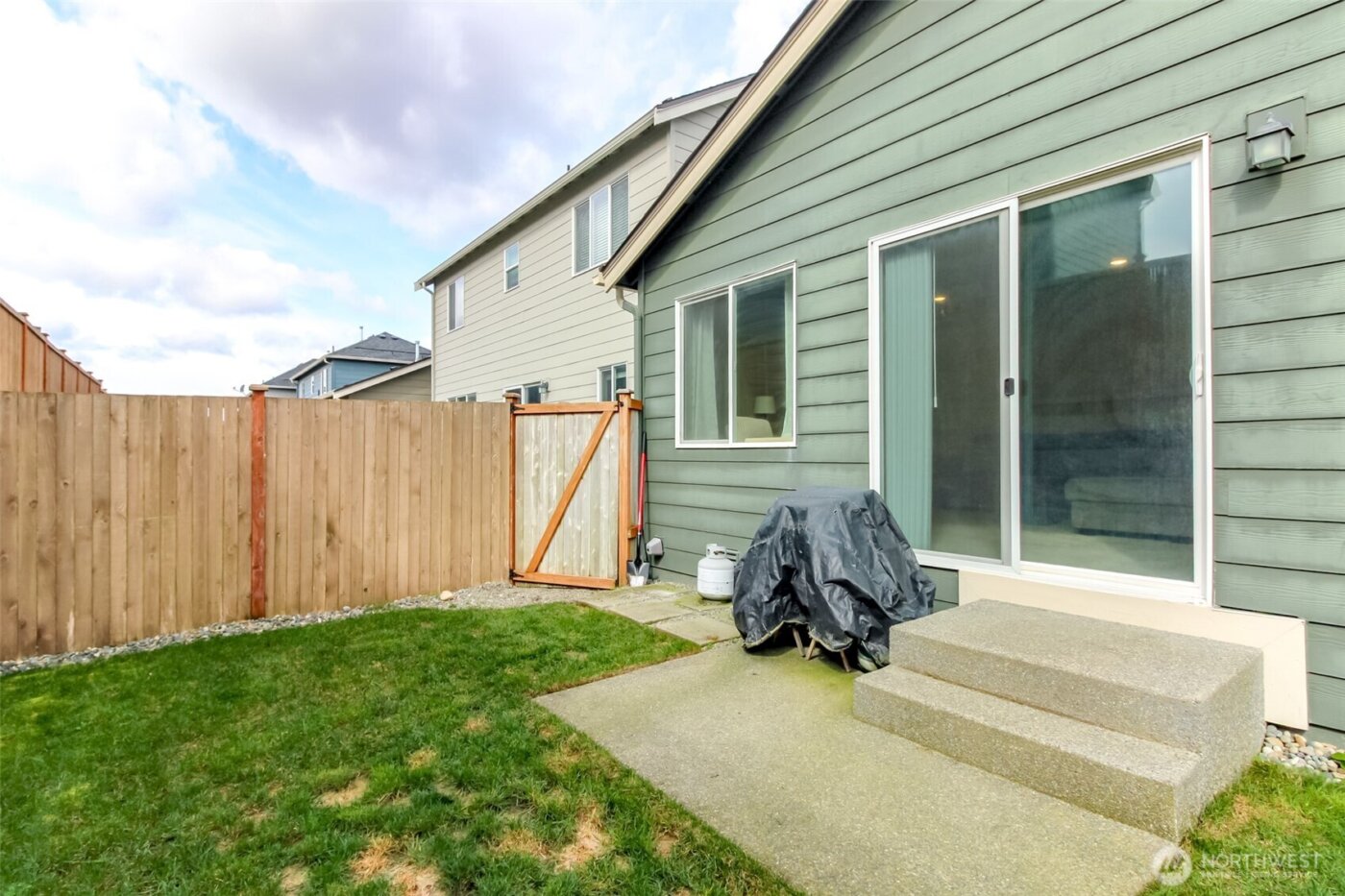 18408 Alpine Way E, Puyallup, WA 98374