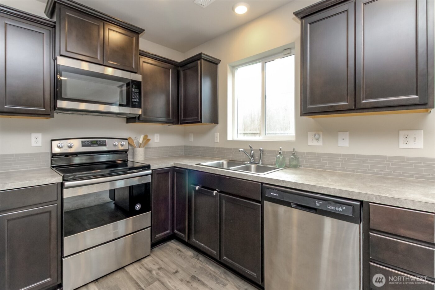 18408 Alpine Way E, Puyallup, WA 98374