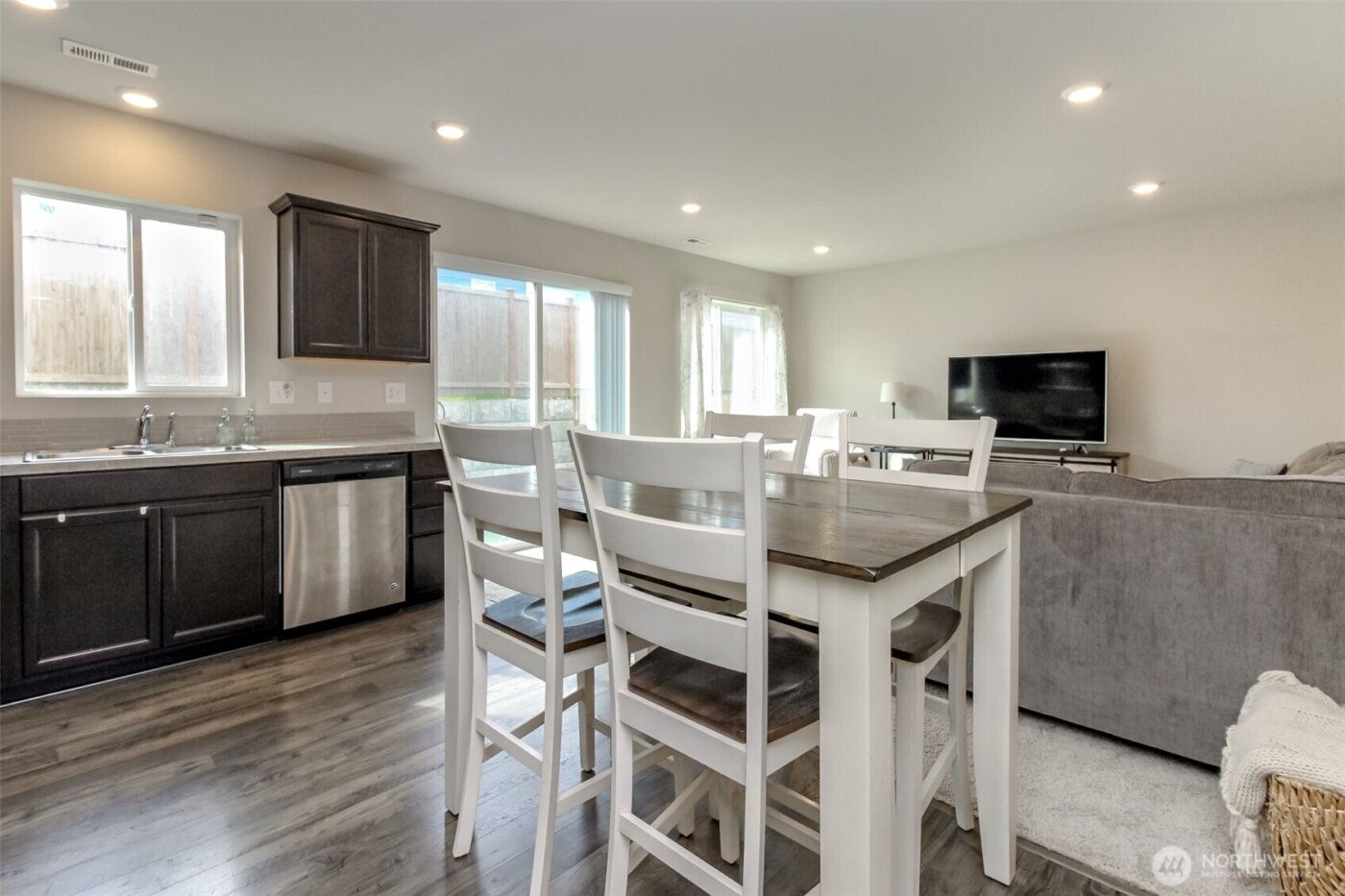 18408 Alpine Way E, Puyallup, WA 98374