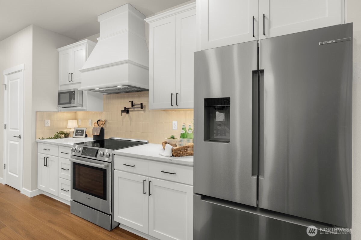 16823 Alder Way #J1, Lynnwood, WA 98037