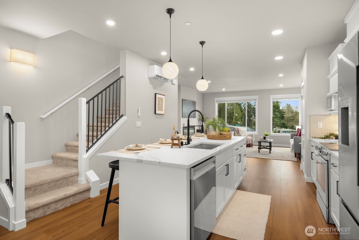 16823 Alder Way #J1, Lynnwood, WA 98037