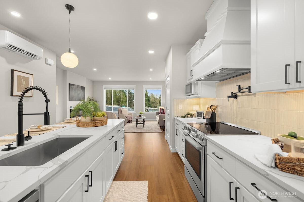 16823 Alder Way #J1, Lynnwood, WA 98037