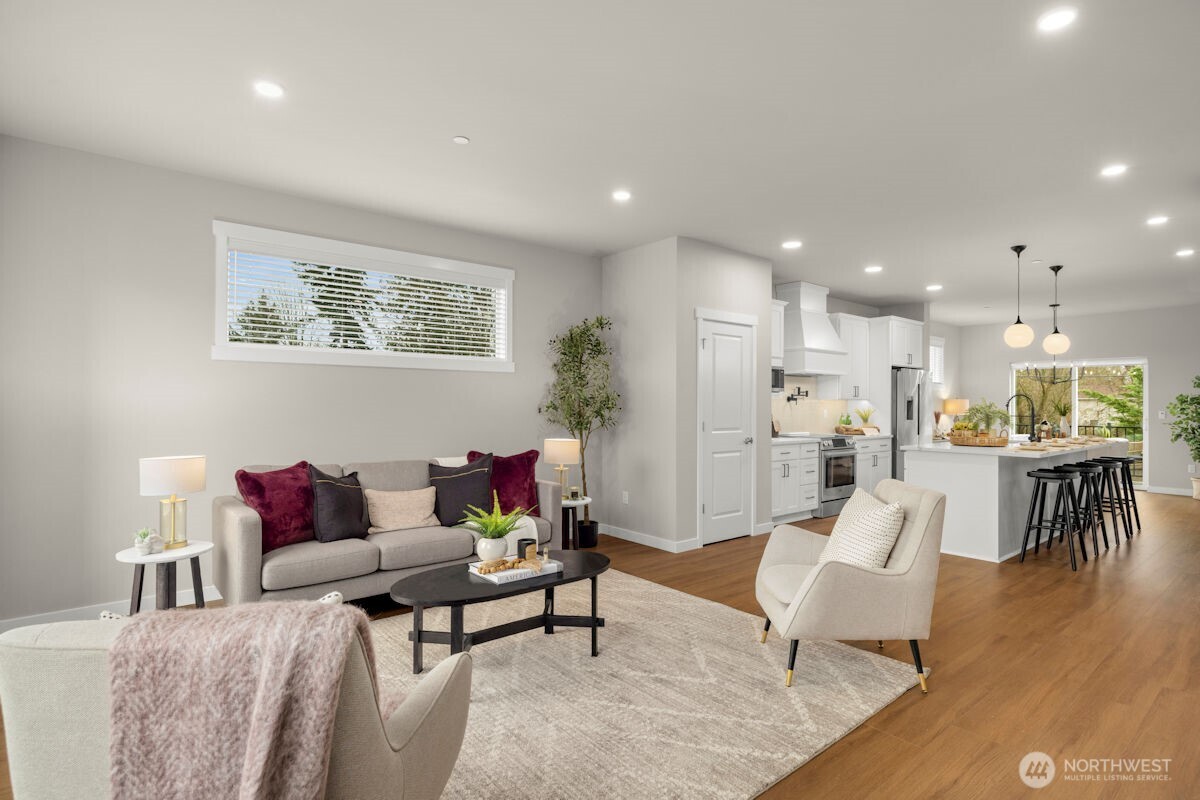 16823 Alder Way #J1, Lynnwood, WA 98037