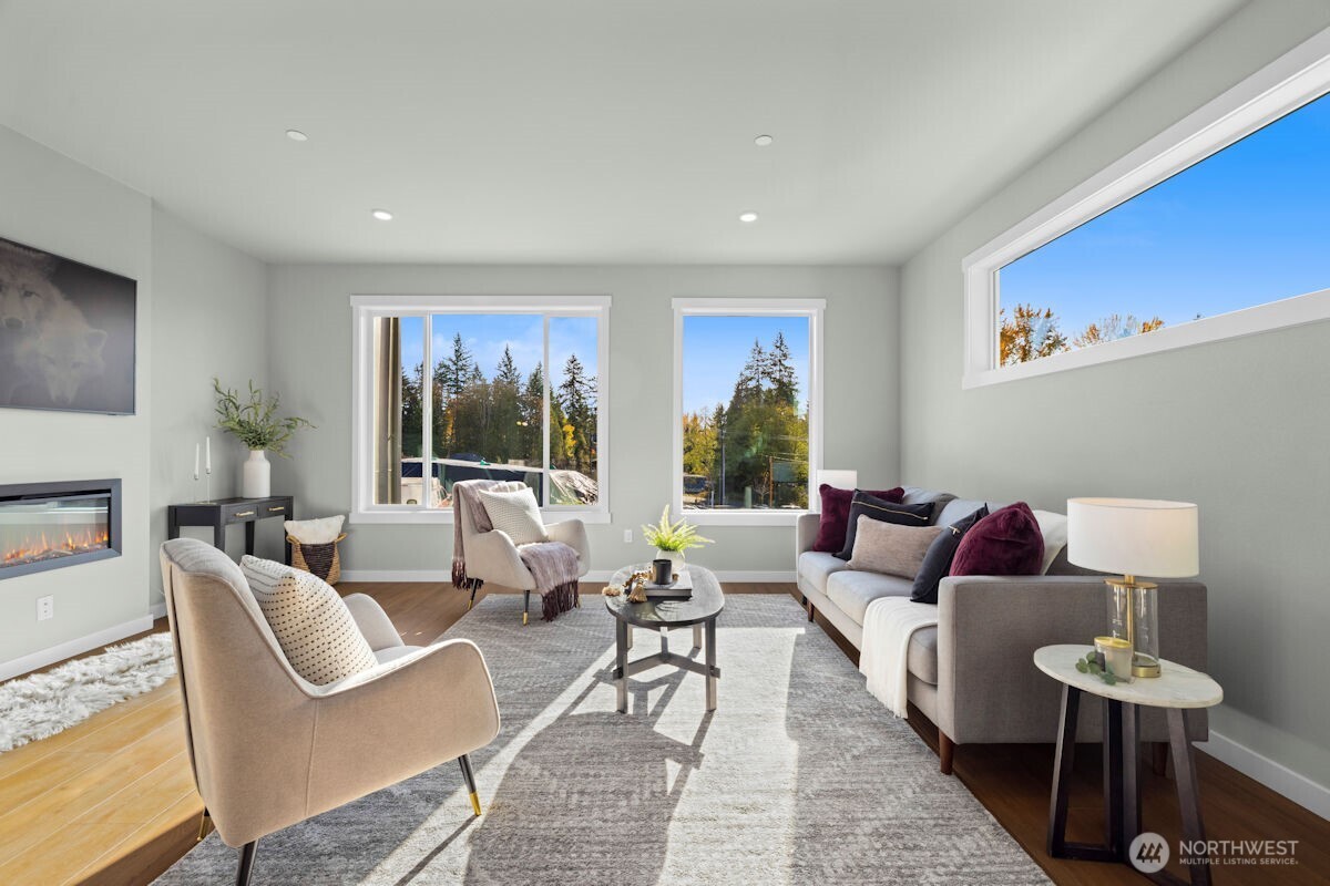 16823 Alder Way #J1, Lynnwood, WA 98037