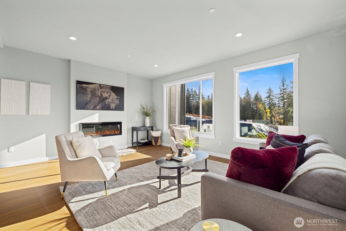 16823 Alder Way #J1, Lynnwood, WA 98037