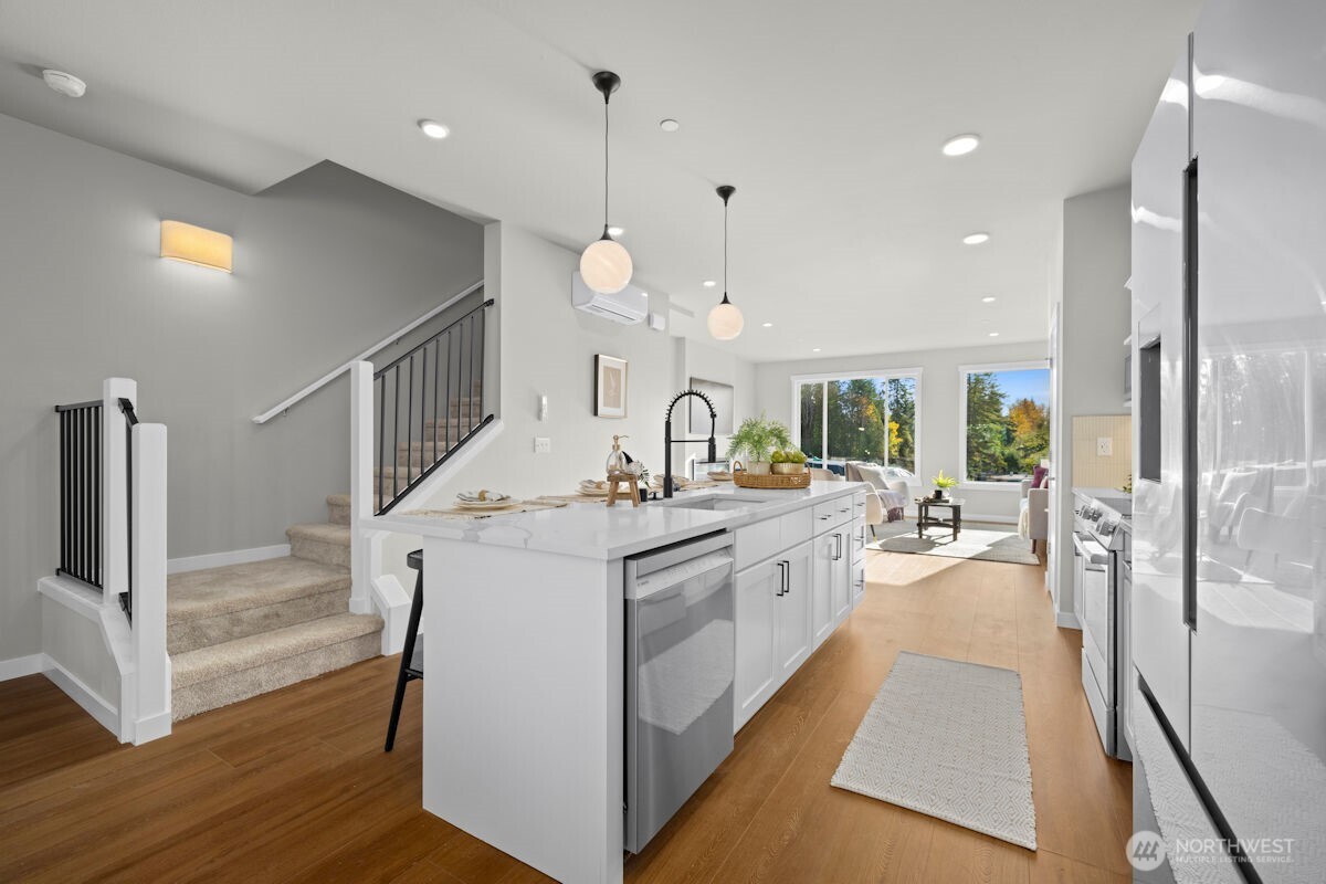 16823 Alder Way #J1, Lynnwood, WA 98037