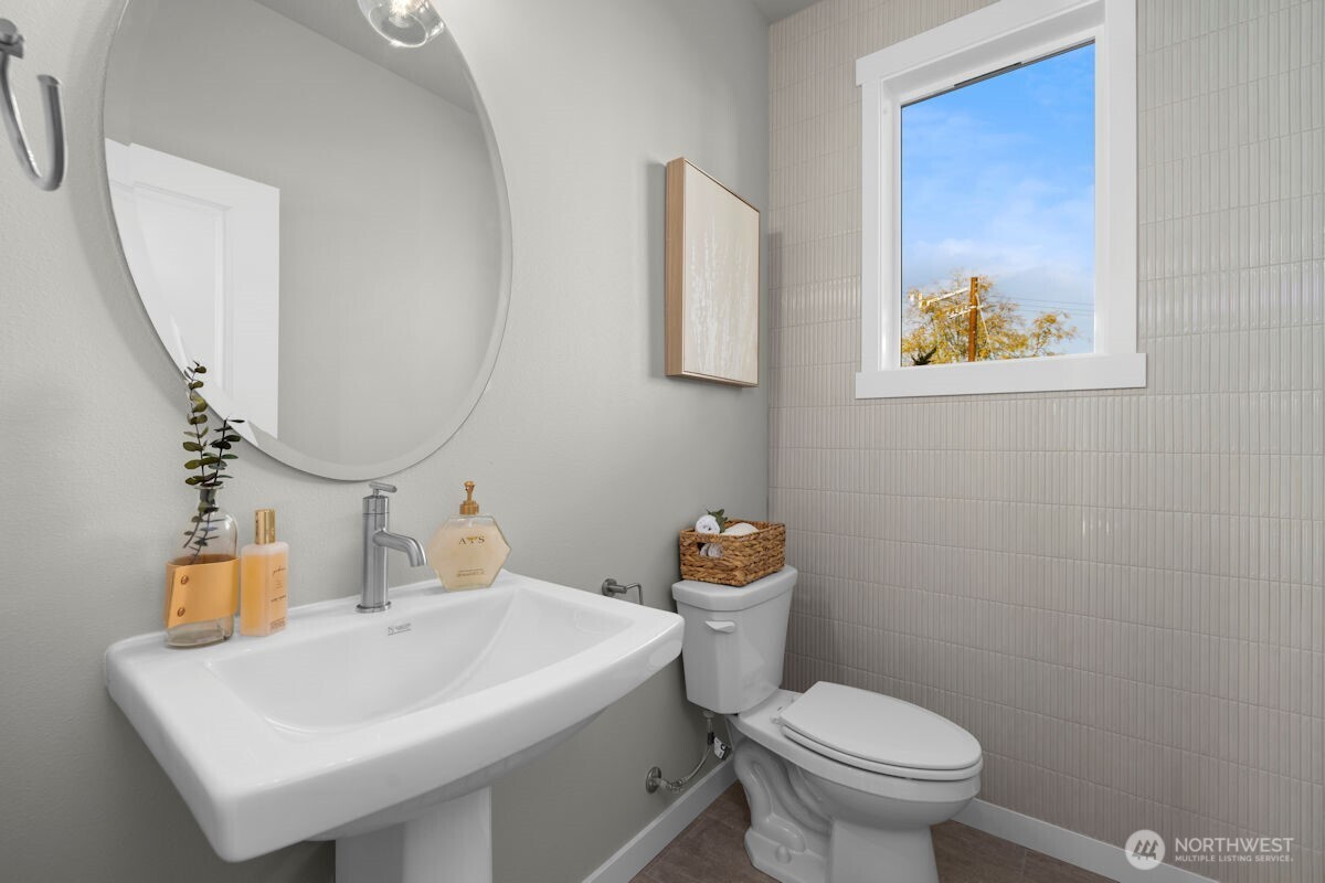 16823 Alder Way #J1, Lynnwood, WA 98037