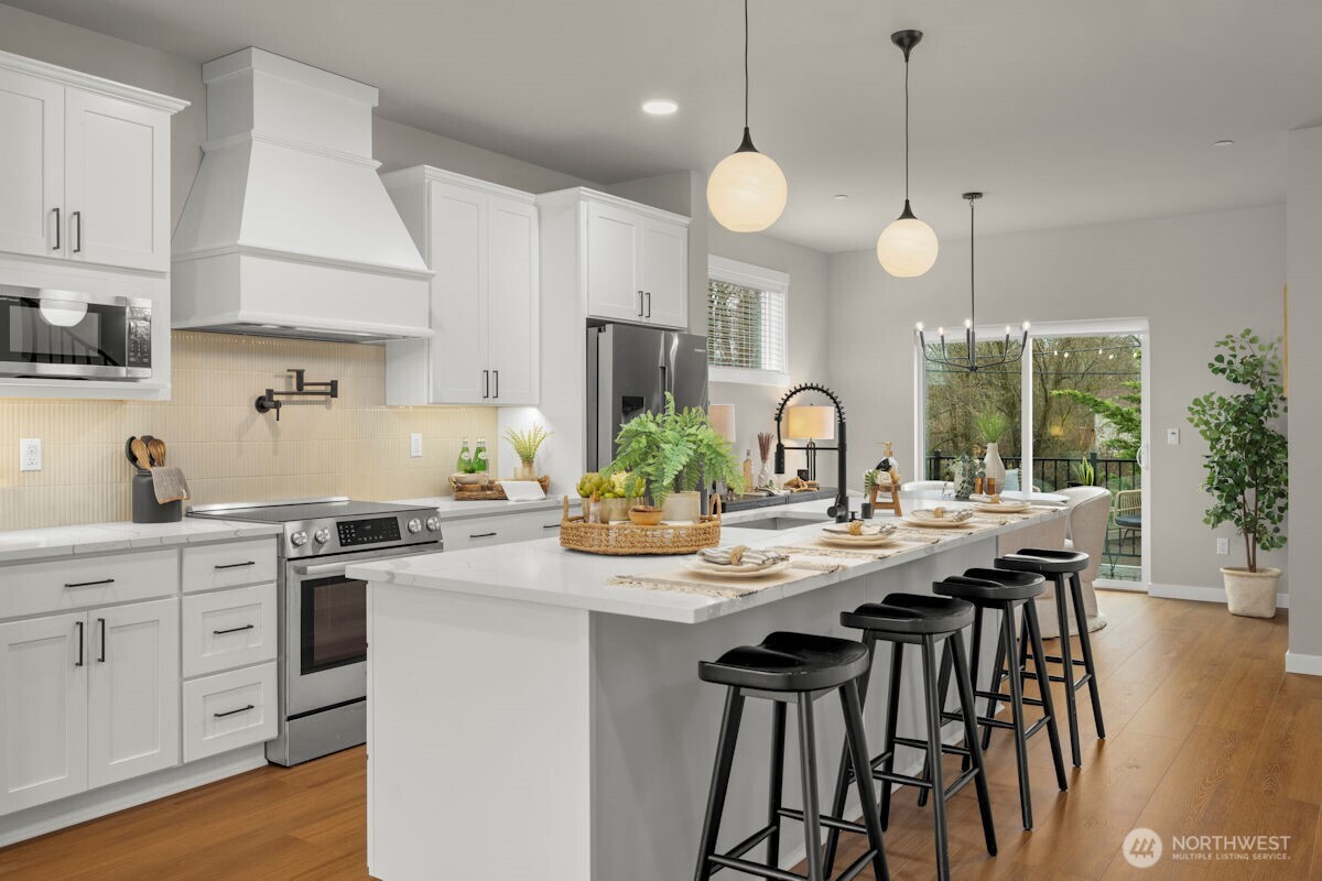 16823 Alder Way #J1, Lynnwood, WA 98037