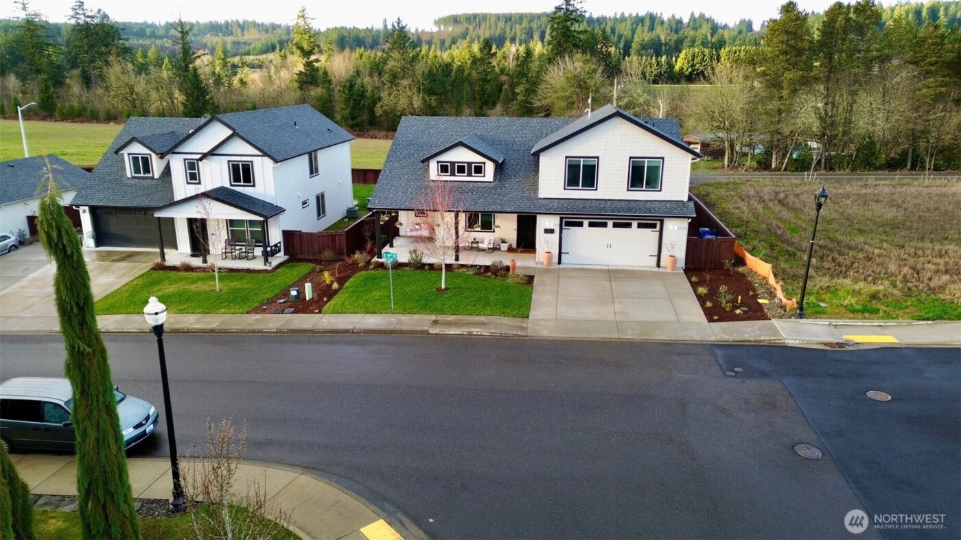 2031 E 9th Street , La Center, WA 98629