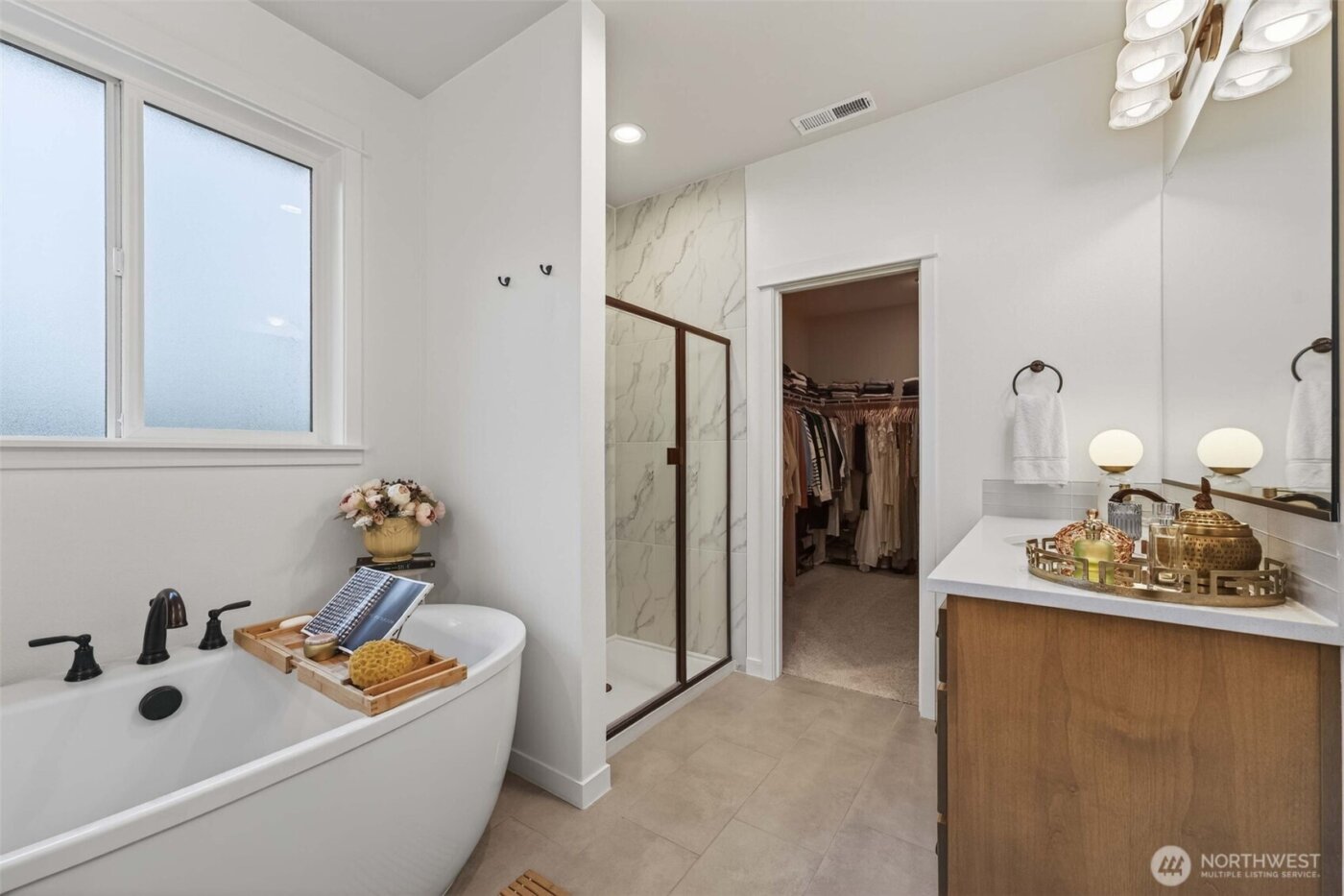 2031 E 9th Street , La Center, WA 98629