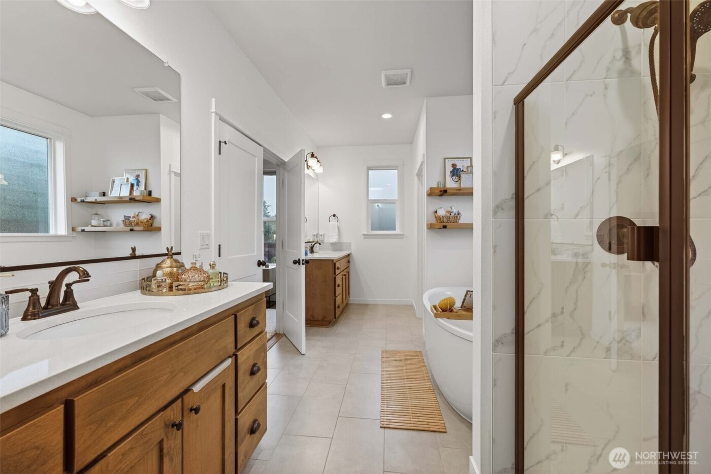 2031 E 9th Street , La Center, WA 98629