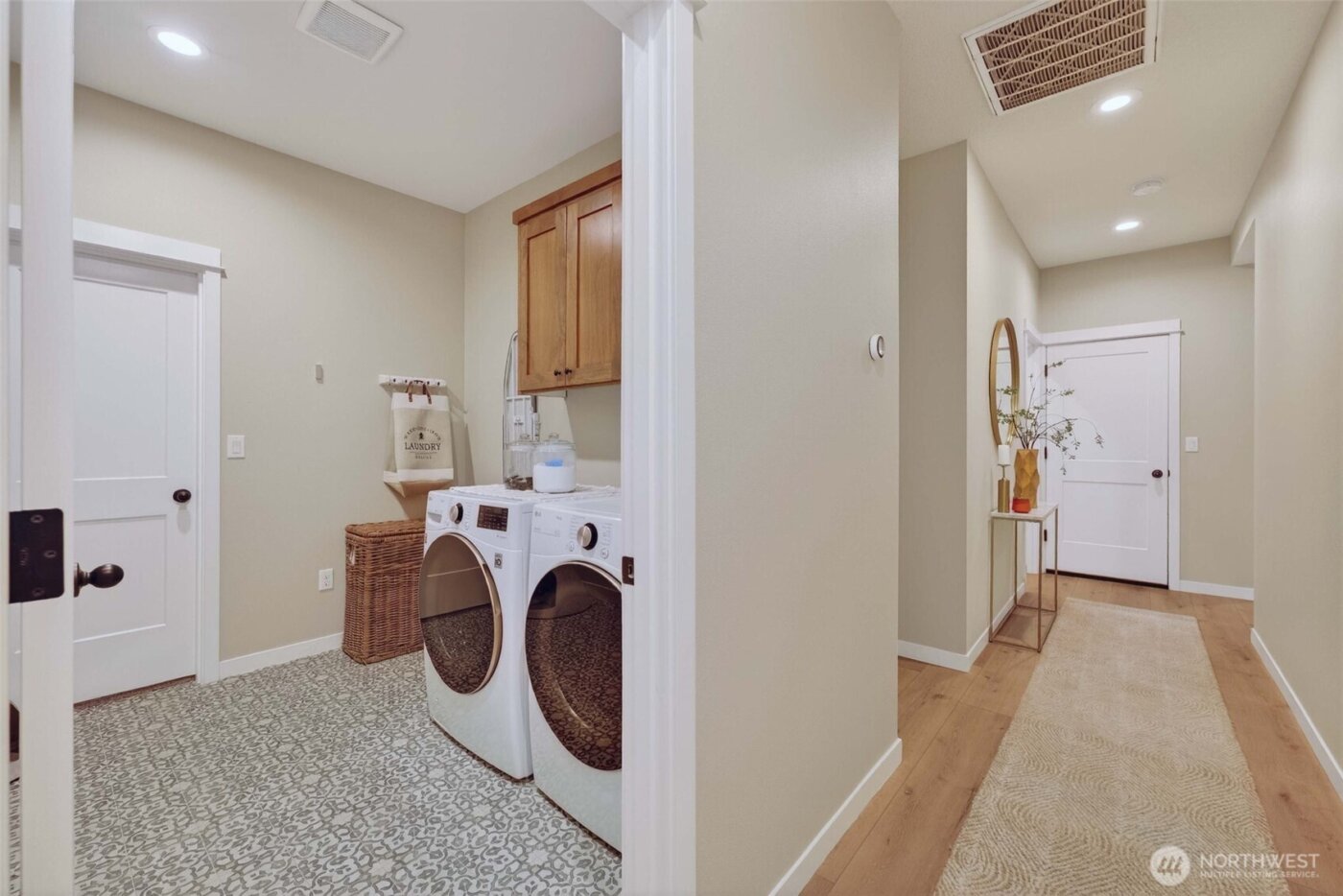 2031 E 9th Street , La Center, WA 98629