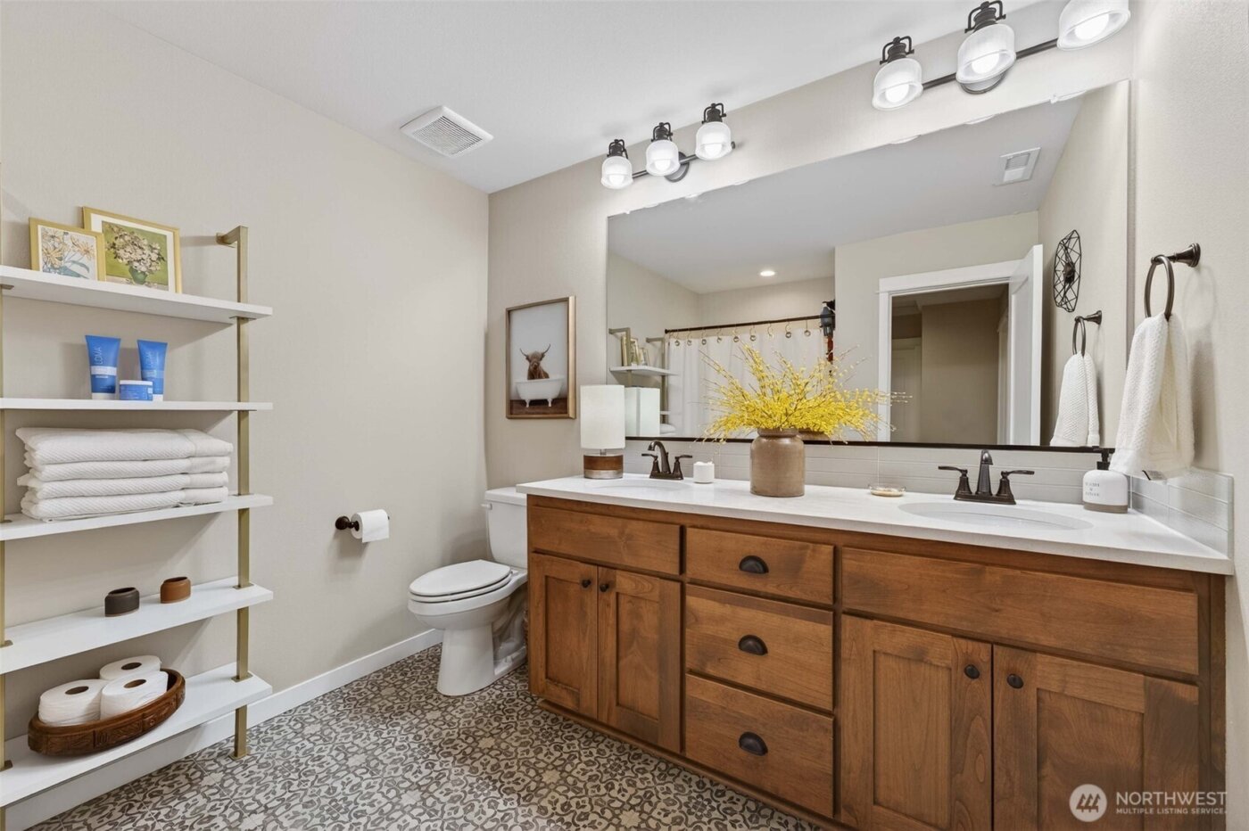 2031 E 9th Street , La Center, WA 98629