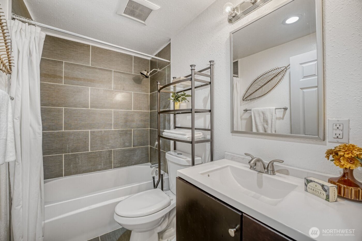 234 SW 208th Street , Normandy Park, WA 98166