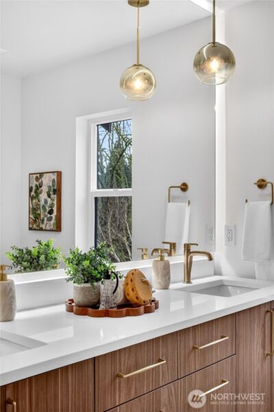 11011 Goodwin Way NE, Seattle, WA 98125 - Photo 12