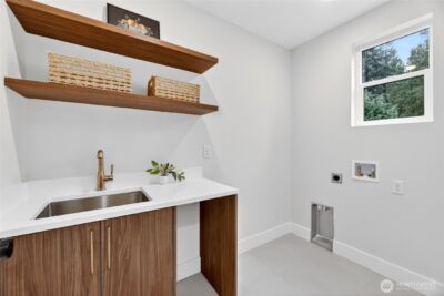 11011 Goodwin Way NE, Seattle, WA 98125 - Photo 30