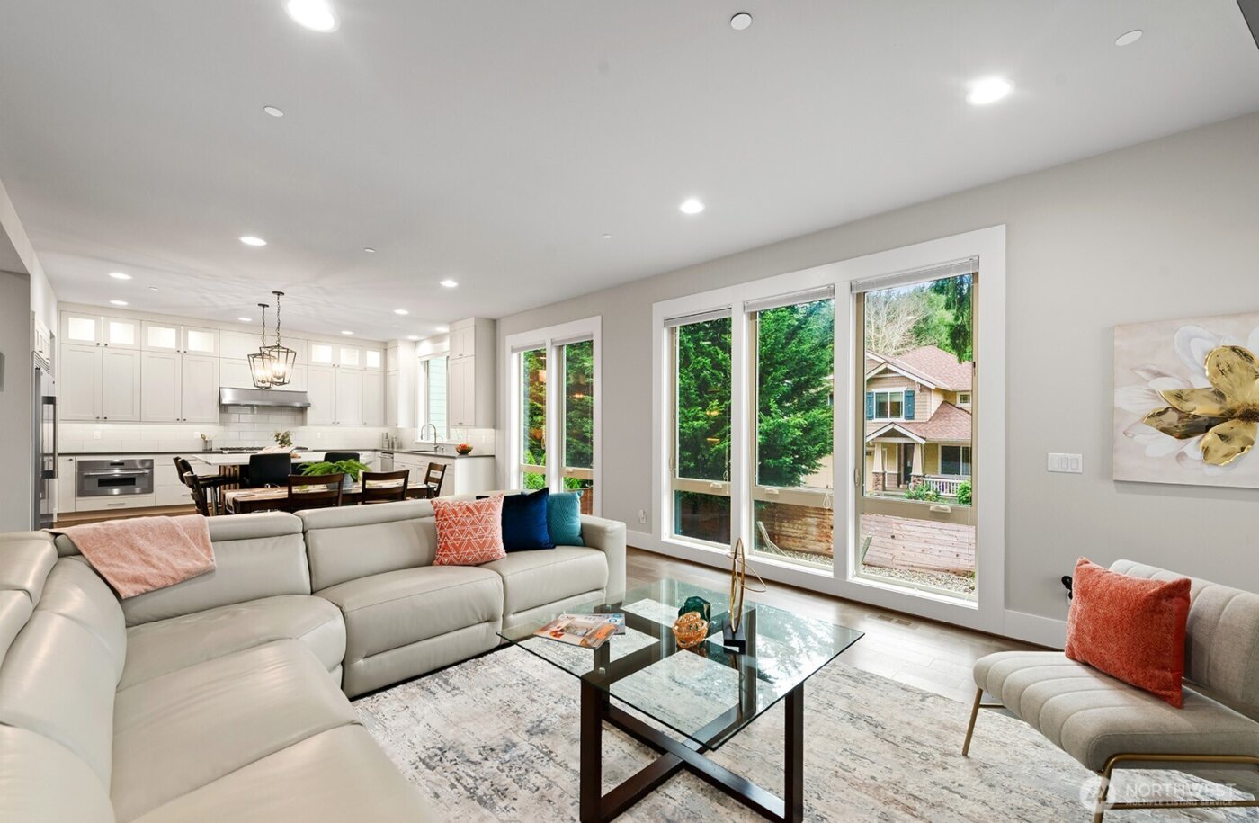 22250 NE 3rd Court , Sammamish, WA 98074-3742