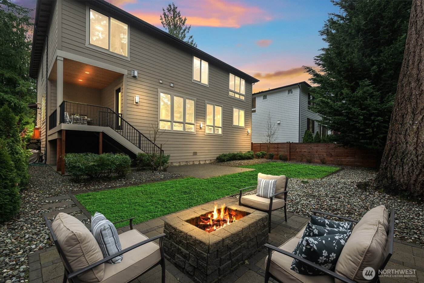22250 NE 3rd Court , Sammamish, WA 98074-3742