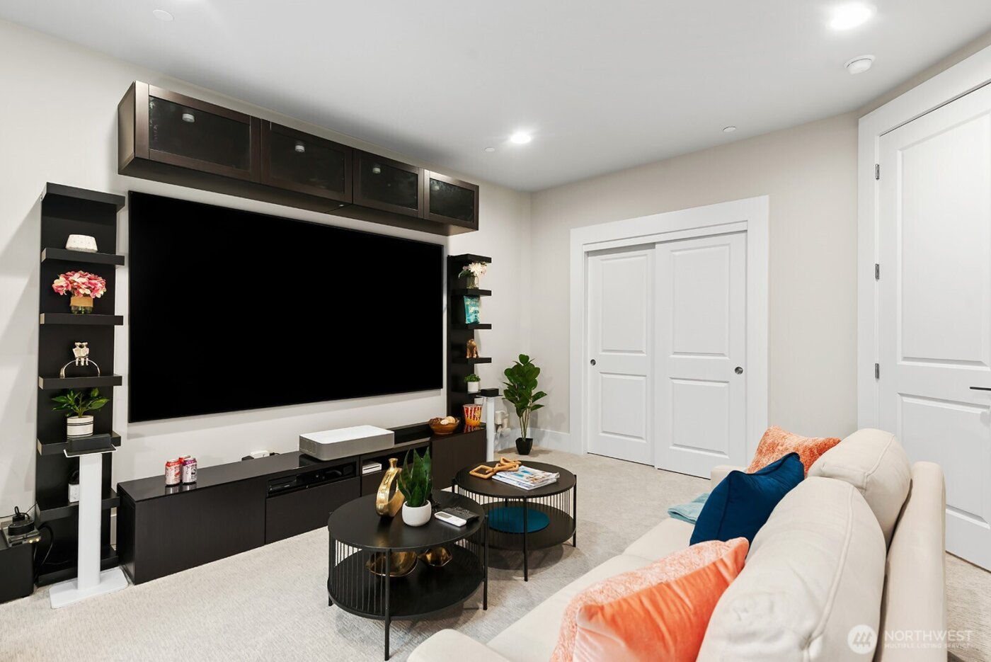 22250 NE 3rd Court , Sammamish, WA 98074-3742