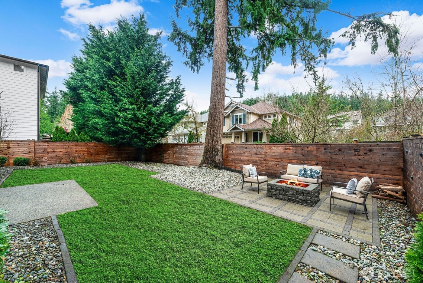 22250 NE 3rd Court , Sammamish, WA 98074-3742