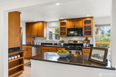 11513 Palatine Avenue N, Seattle, WA 98133 - Photo 8