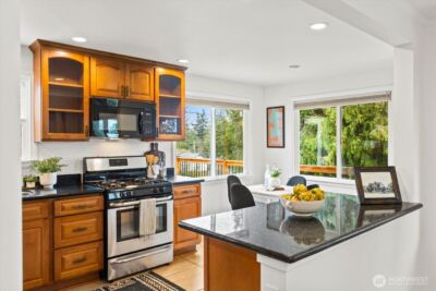 11513 Palatine Avenue N, Seattle, WA 98133 - Photo 9