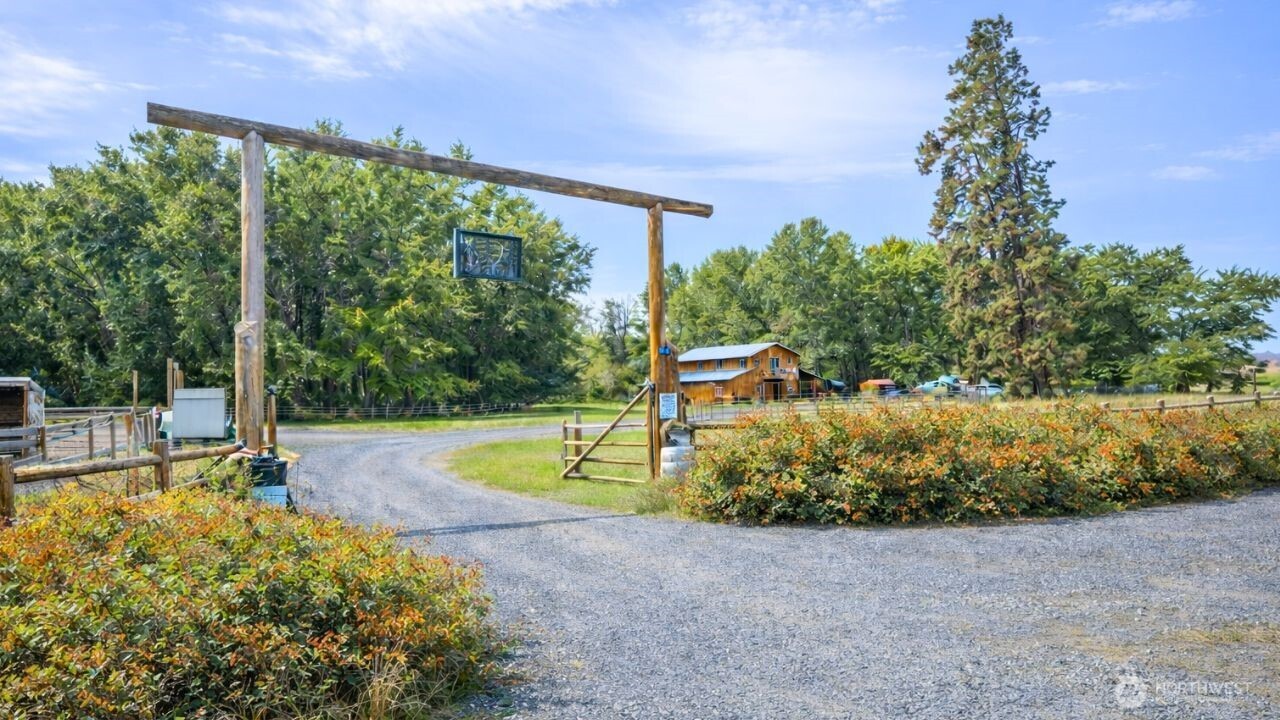 11761 Thorp Highway N, Thorp, WA 98946