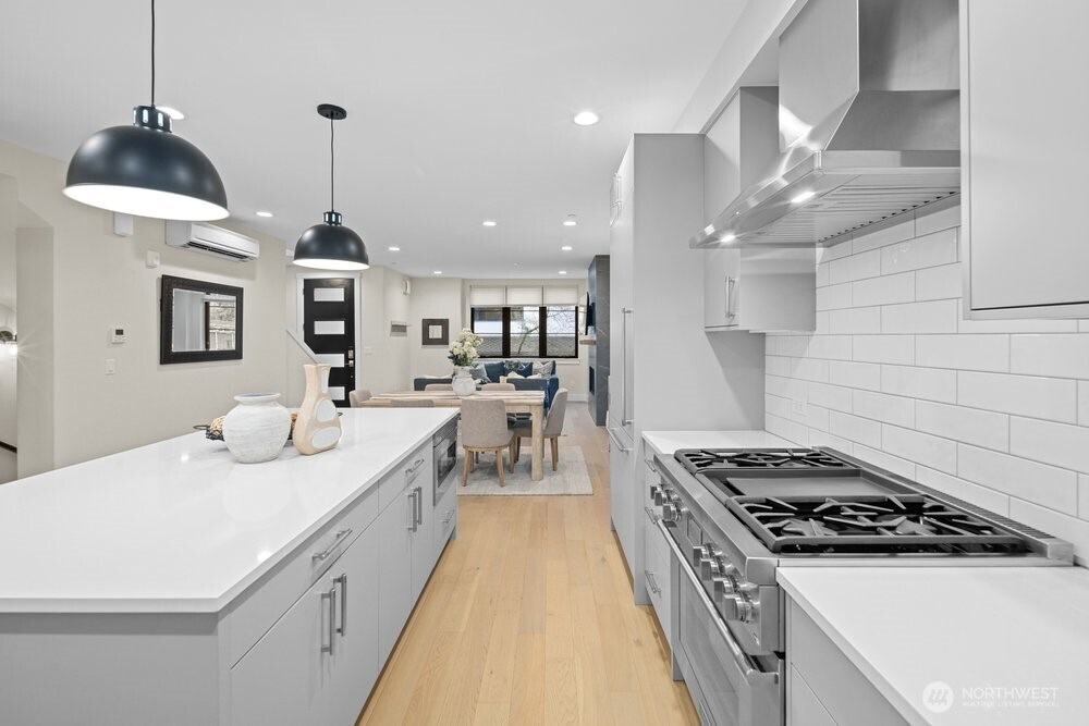 11223 NE 13th Lane , Bellevue, WA 98004