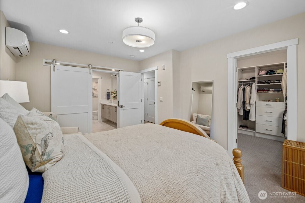 11223 NE 13th Lane , Bellevue, WA 98004