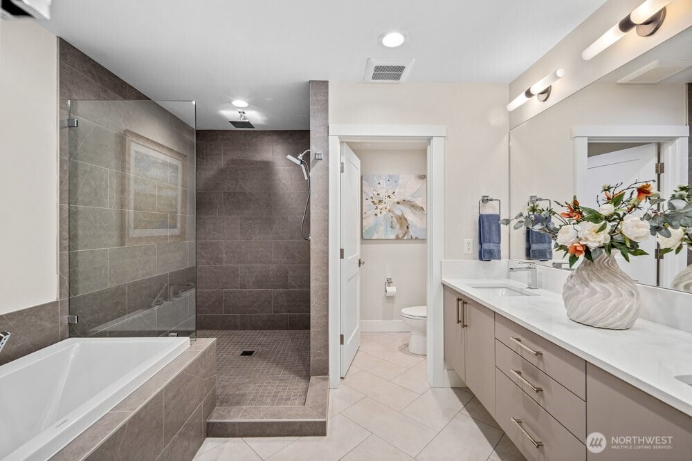 11223 NE 13th Lane , Bellevue, WA 98004