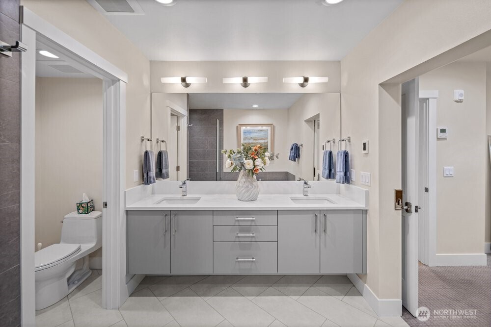 11223 NE 13th Lane , Bellevue, WA 98004