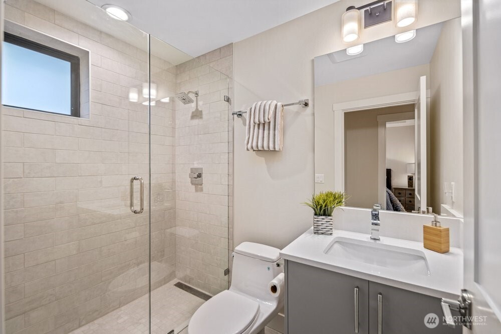 11223 NE 13th Lane , Bellevue, WA 98004