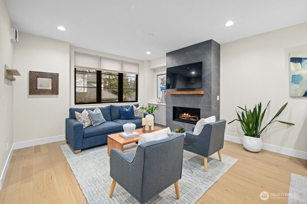 11223 NE 13th Lane , Bellevue, WA 98004