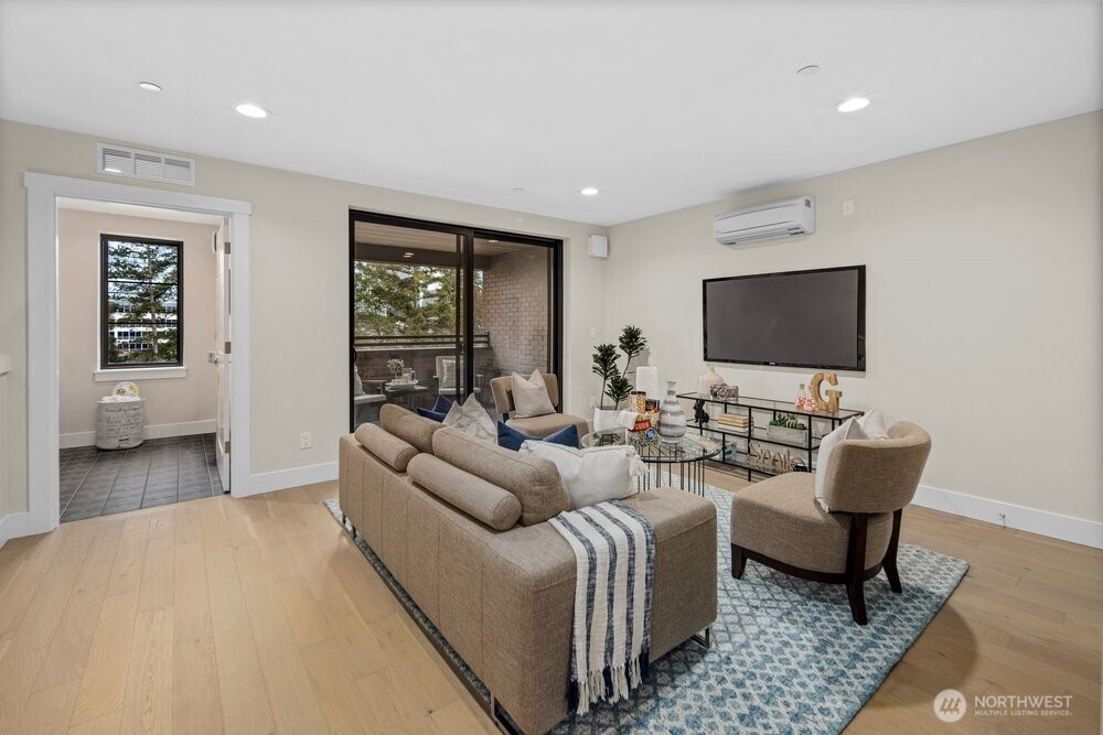 11223 NE 13th Lane , Bellevue, WA 98004