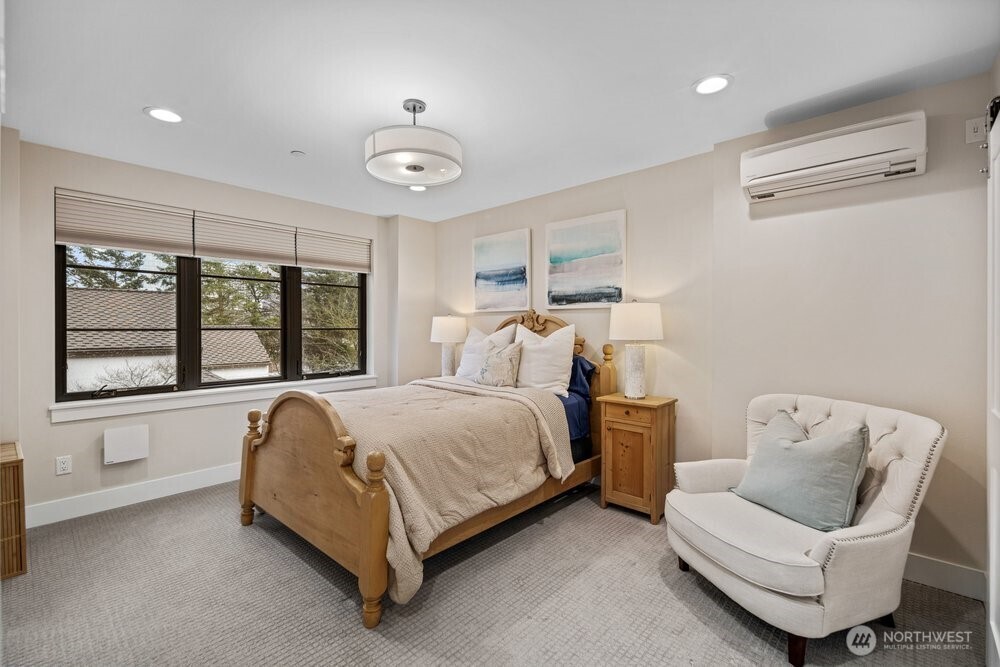 11223 NE 13th Lane , Bellevue, WA 98004