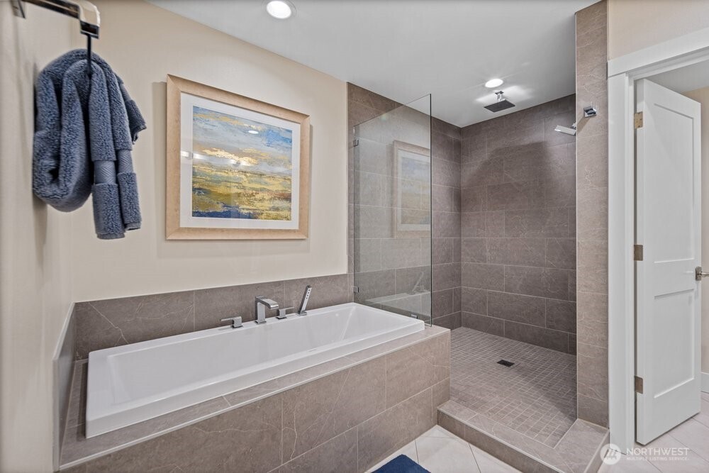 11223 NE 13th Lane , Bellevue, WA 98004