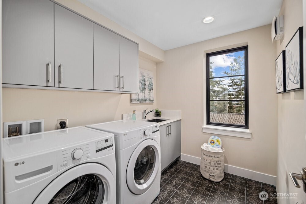 11223 NE 13th Lane , Bellevue, WA 98004