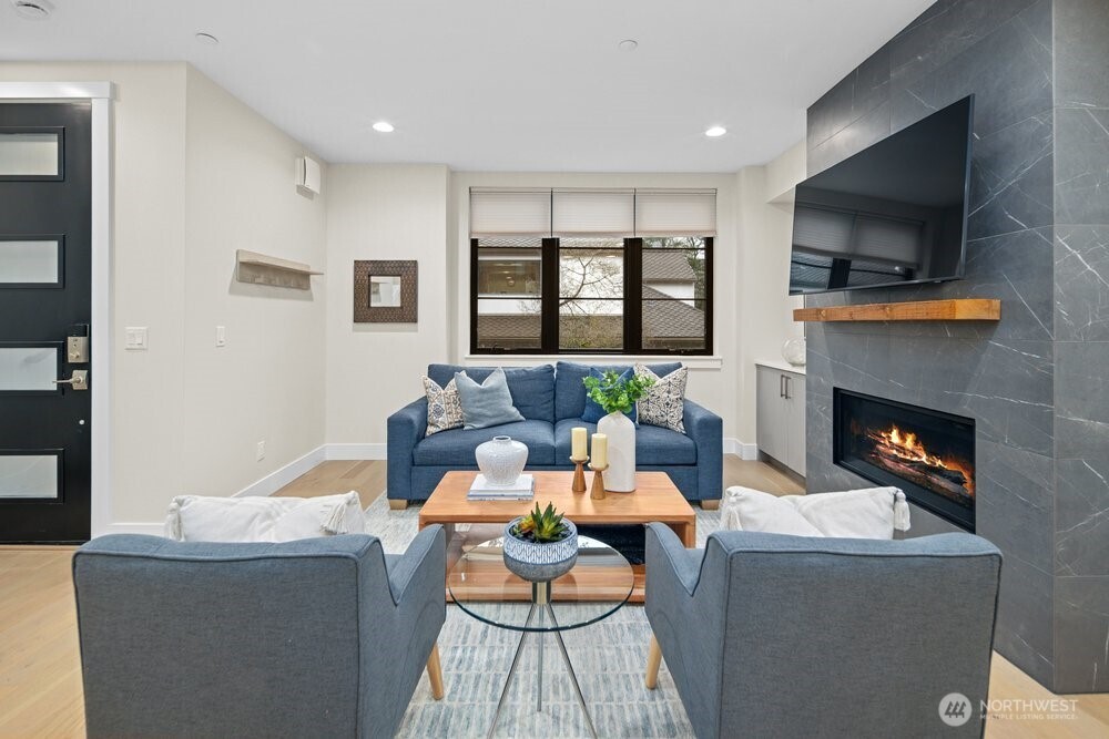 11223 NE 13th Lane , Bellevue, WA 98004