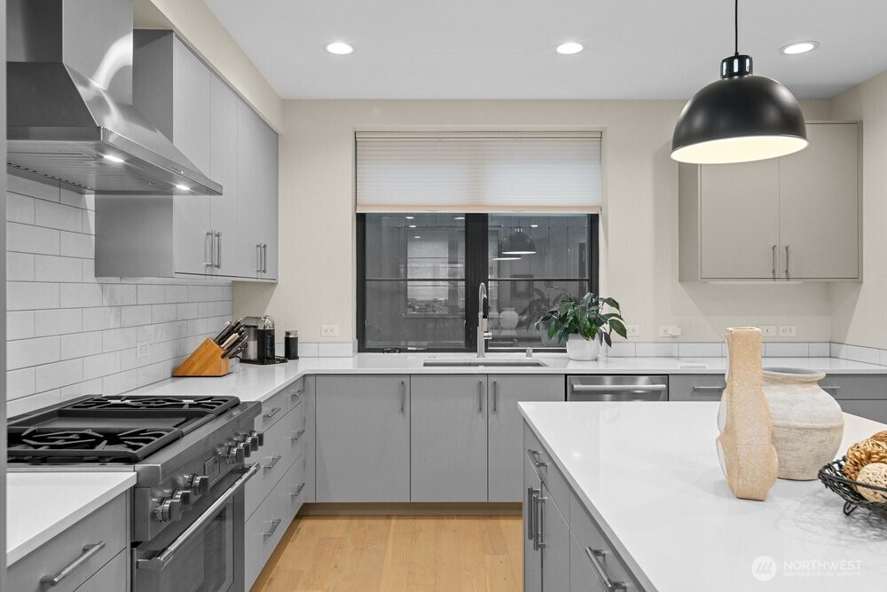 11223 NE 13th Lane , Bellevue, WA 98004