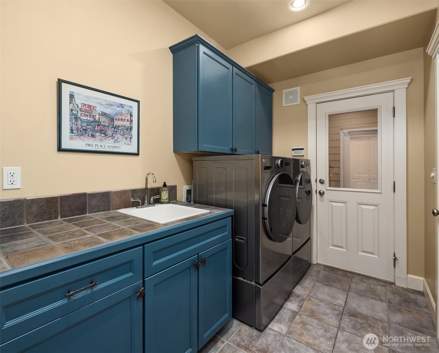 217 9th Avenue S, Edmonds, WA 98020