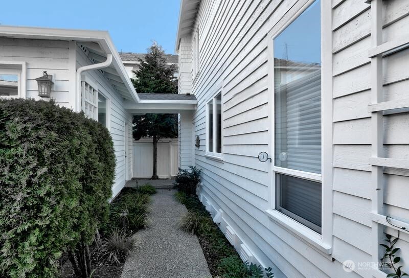 217 9th Avenue S, Edmonds, WA 98020