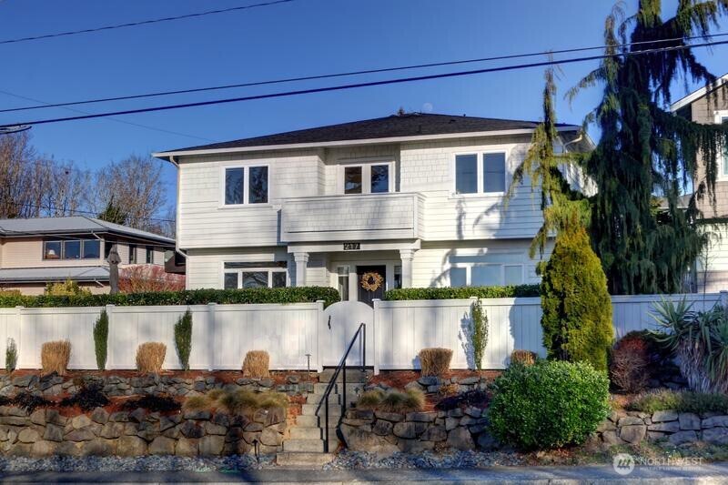 217 9th Avenue S, Edmonds, WA 98020