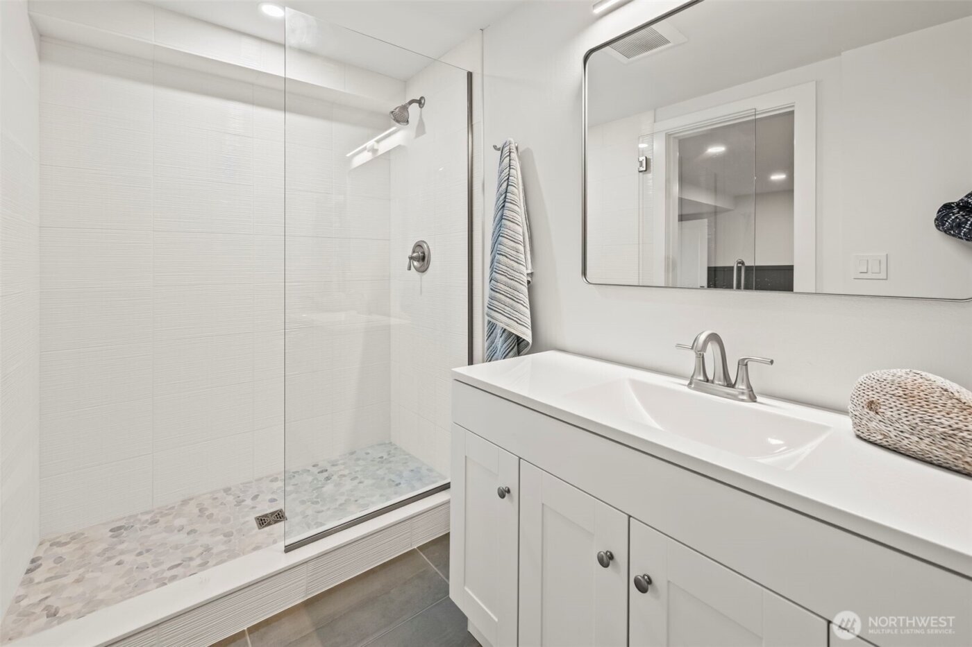 1774 N Jackson Avenue , Tacoma, WA 98406